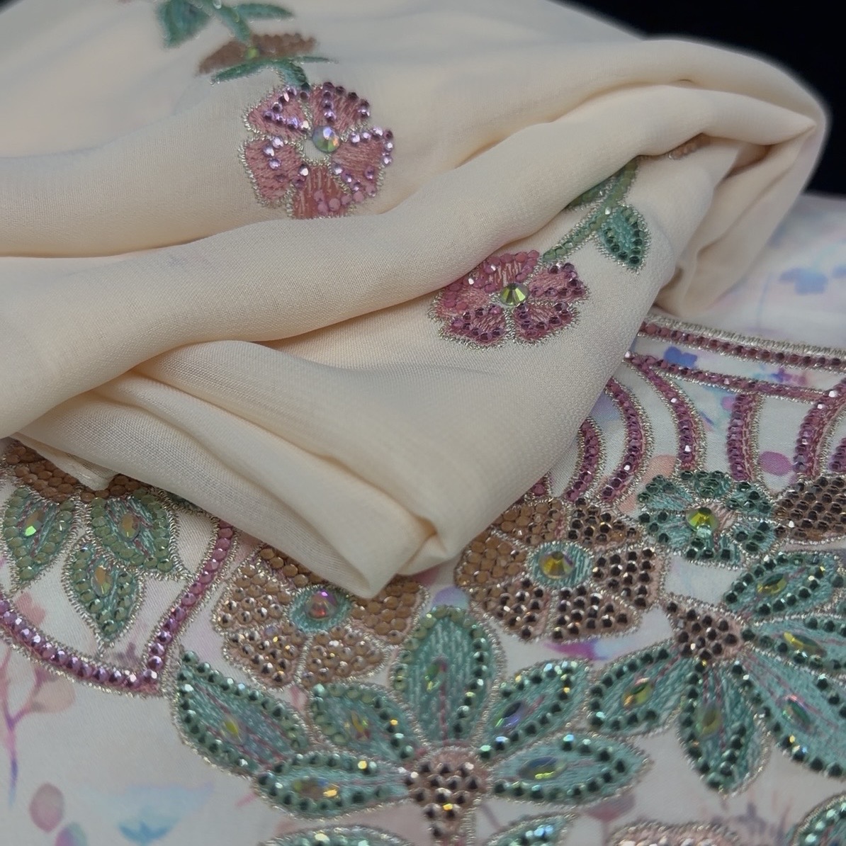 مخور حرير مع شيله غين 3