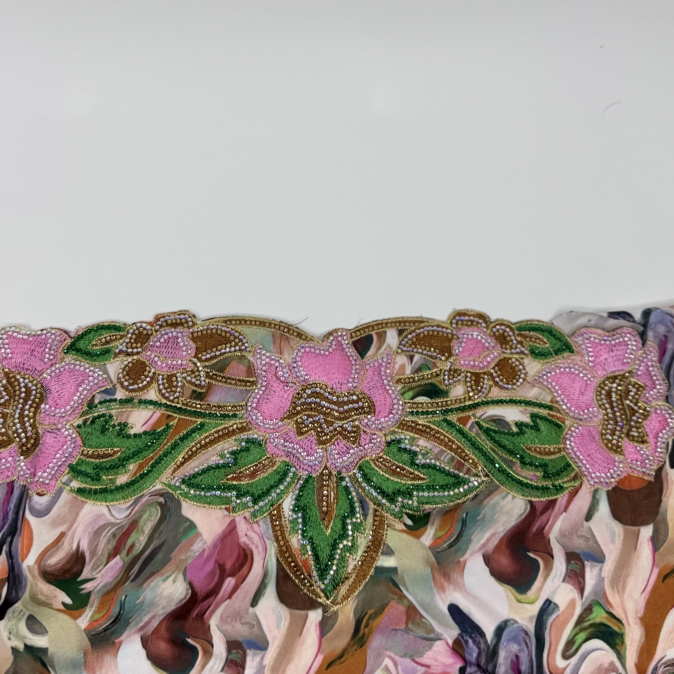 مخور حرير مع شيلة غين 4